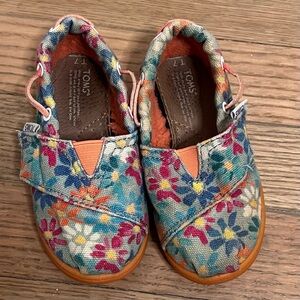 TOMS Kids Floral Moccasins - Blue and Orange